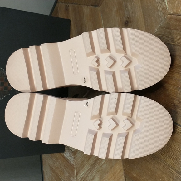 New Vince Camuto Boots - Picture 6 of 10